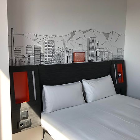 Easyhotel Malaga City Centre Bagian luar foto