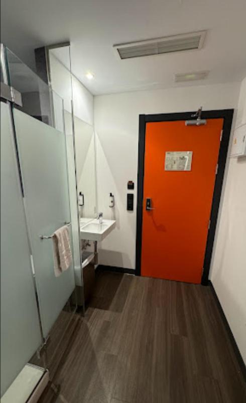 Easyhotel Malaga City Centre Bagian luar foto